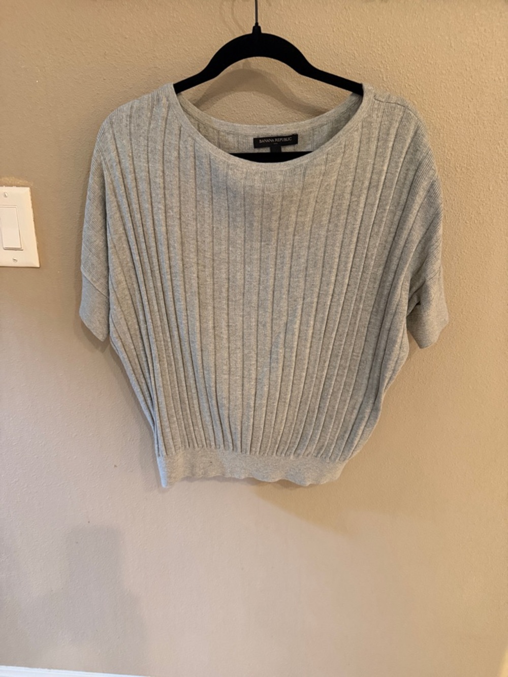 Banana Republic Heather Gray Vertical Rib Short-Sleeve Crew Sweater